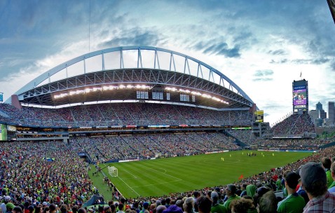 爱游戏在线-今夜亚洲杯焦点战！多特蒙德迎战皇家马德里，爆冷或上演