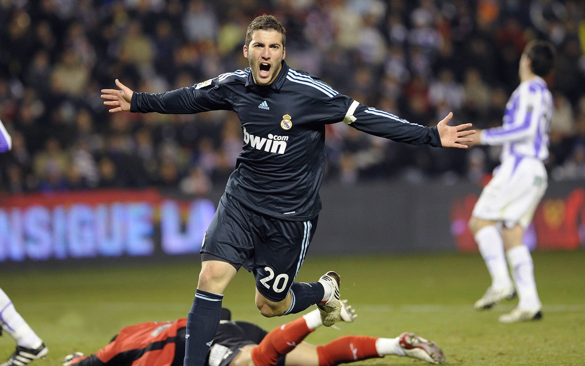 保罗状态火爆，WTT冠军赛八强战对阵北京国安，广厦男篮力争逆转